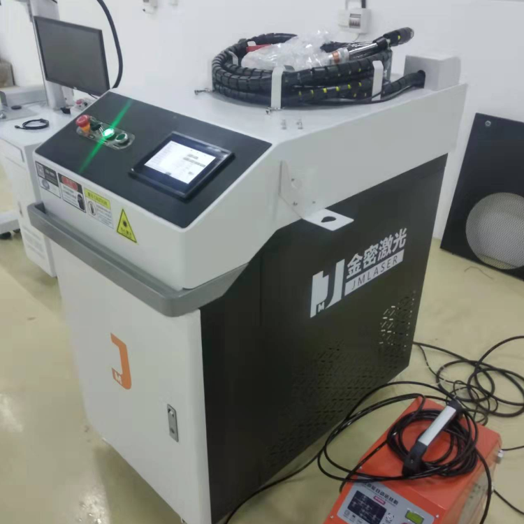 激光清洗機(jī)在橡膠模具上的應(yīng)用