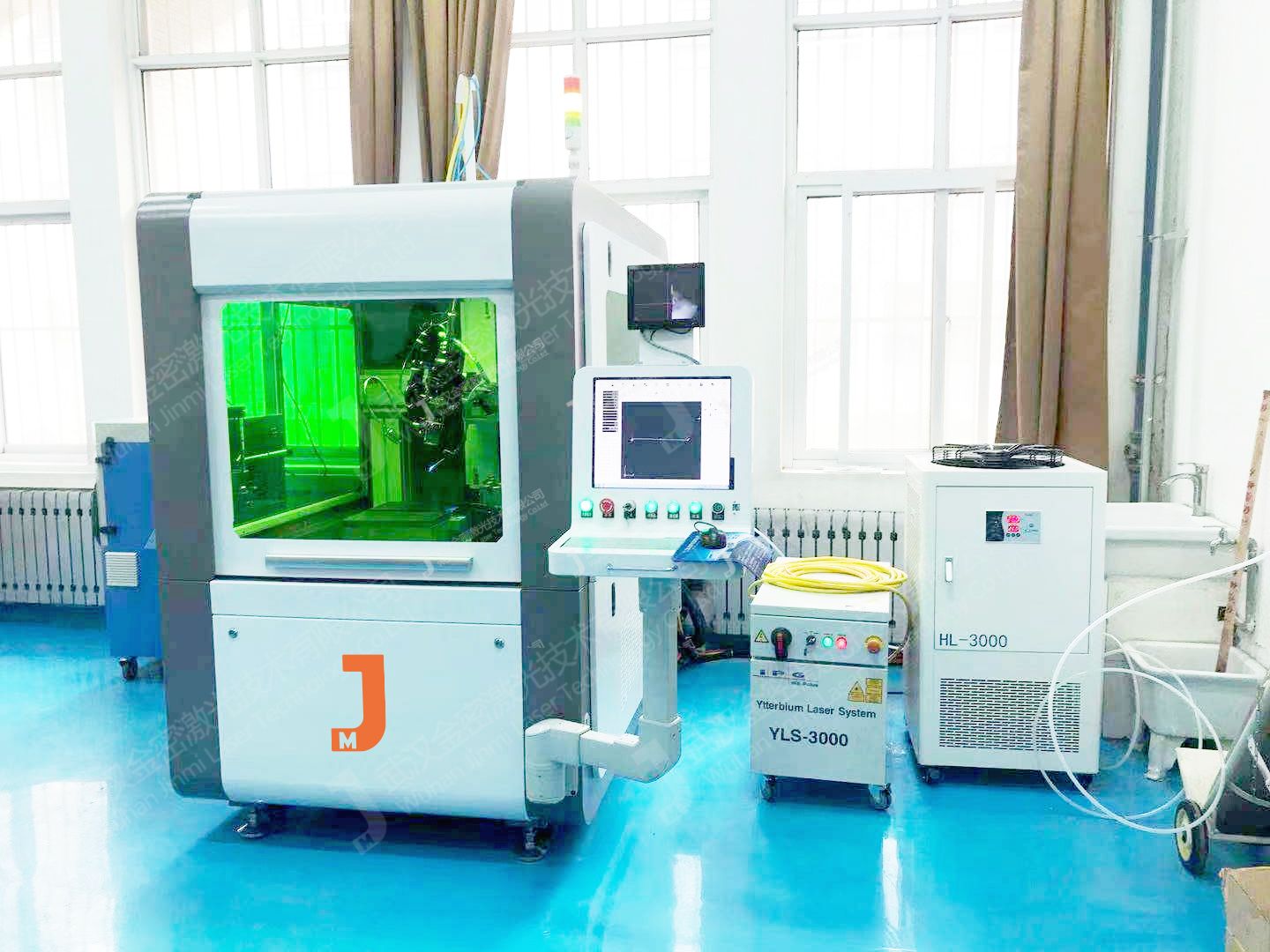 大學(xué)制造實(shí)驗(yàn)室里的激光焊接機(jī)如何做到安全使用